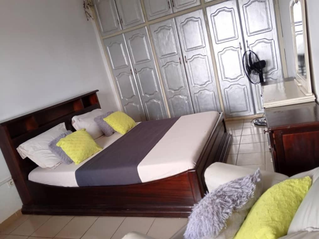 Appart Meuble Le Dakota Yaoundé Exterior foto