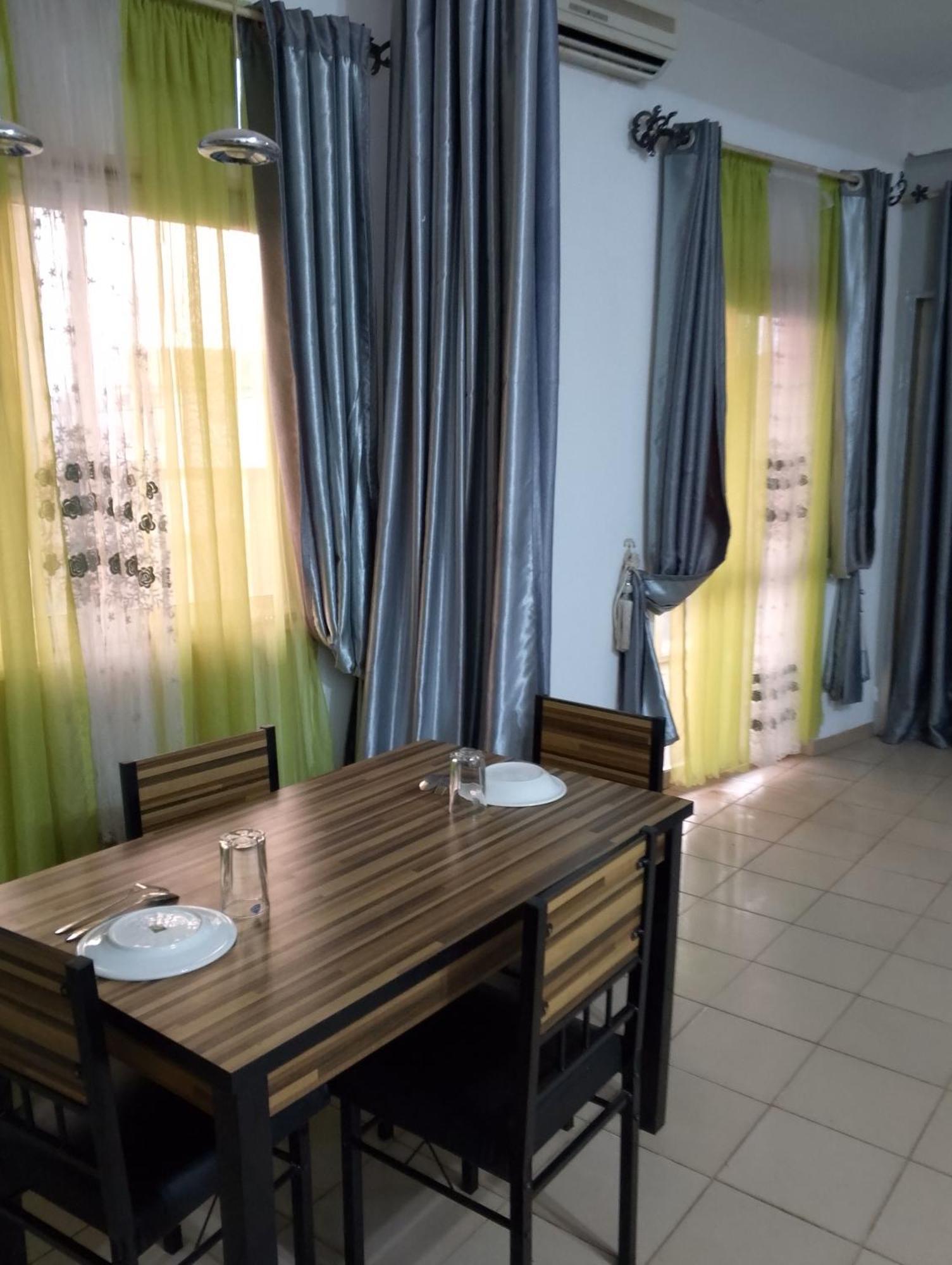 Appart Meuble Le Dakota Yaoundé Exterior foto