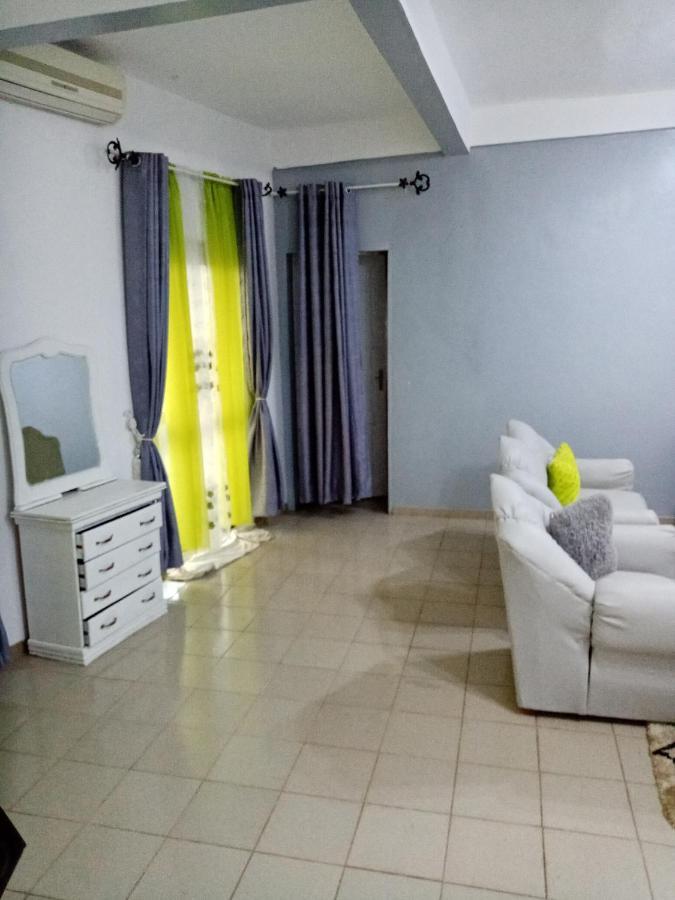 Appart Meuble Le Dakota Yaoundé Exterior foto
